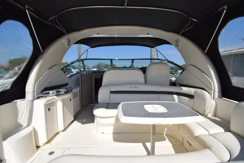 Slide: The Image of Sea Ray 390 Sundancer 2004 - 11