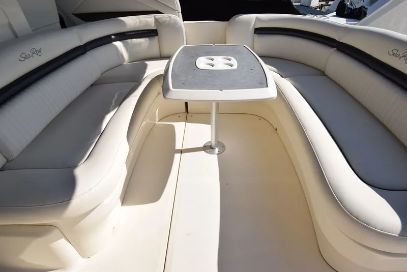 Slide: The Image of Sea Ray 390 Sundancer 2004 - 14