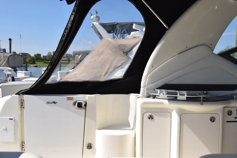 Slide: The Image of Sea Ray 390 Sundancer 2004 - 15