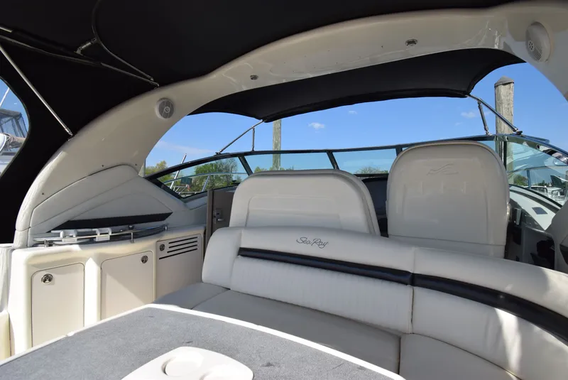 Slide: The Image of Sea Ray 390 Sundancer 2004 - 16