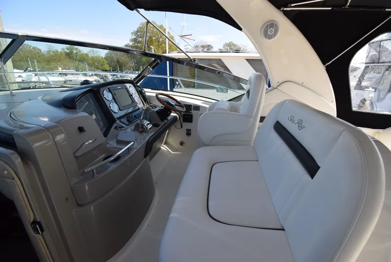 Slide: The Image of Sea Ray 390 Sundancer 2004 - 18