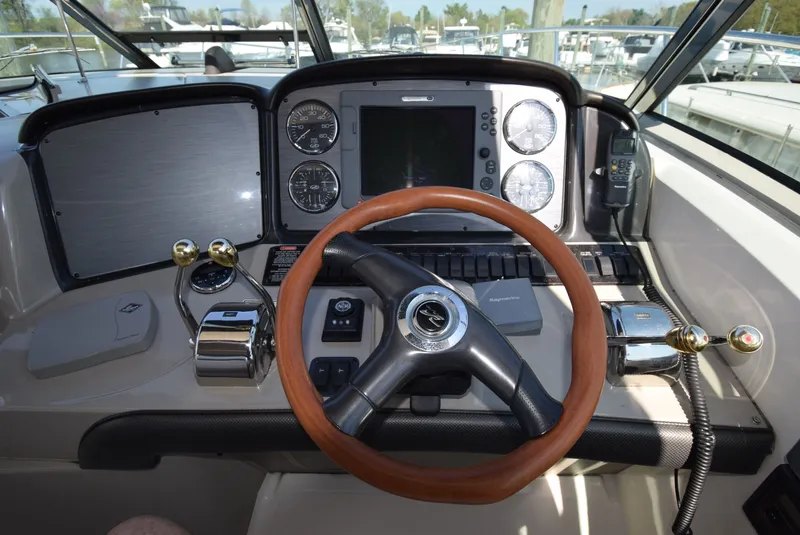 Slide: The Image of Sea Ray 390 Sundancer 2004 - 20