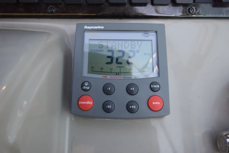 Slide: The Image of Sea Ray 390 Sundancer 2004 - 22