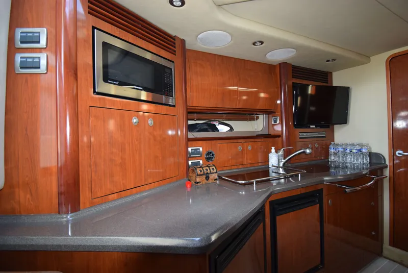 Slide: The Image of Sea Ray 390 Sundancer 2004 - 27