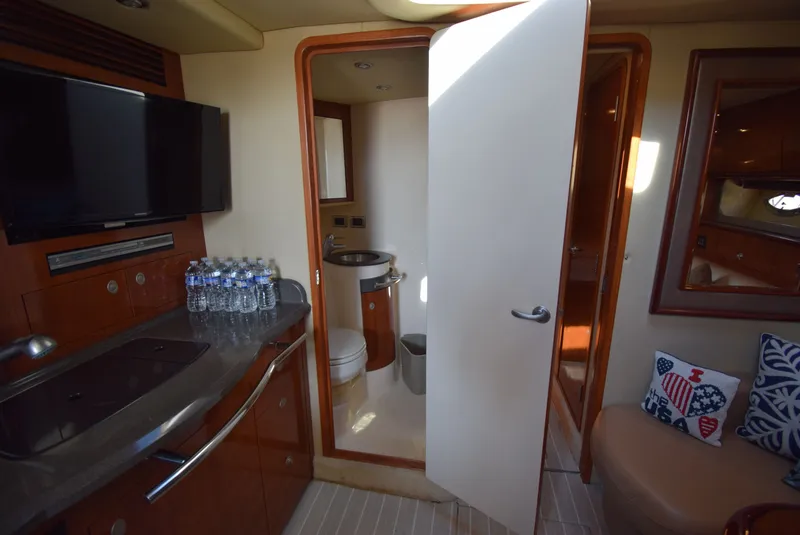 Slide: The Image of Sea Ray 390 Sundancer 2004 - 28