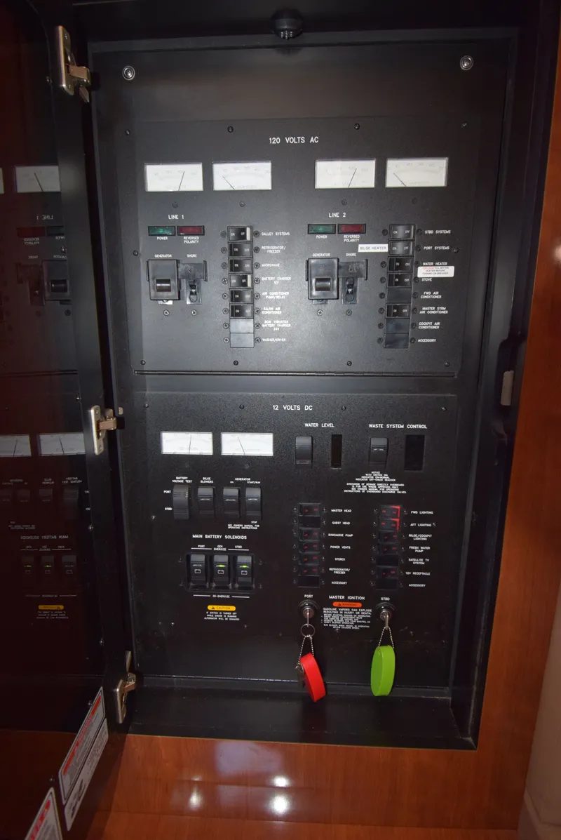 Slide: The Image of Sea Ray 390 Sundancer 2004 - 32