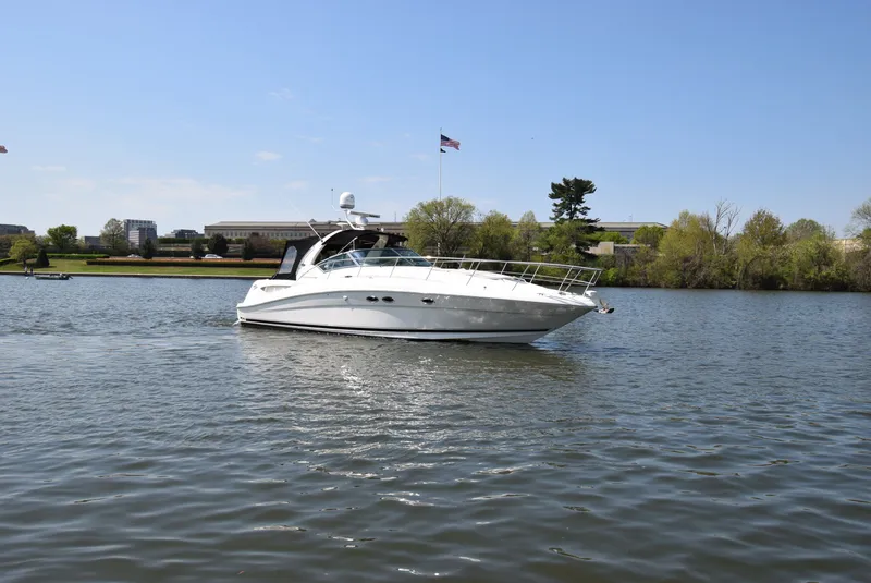 Slide: The Image of Sea Ray 390 Sundancer 2004 - 4