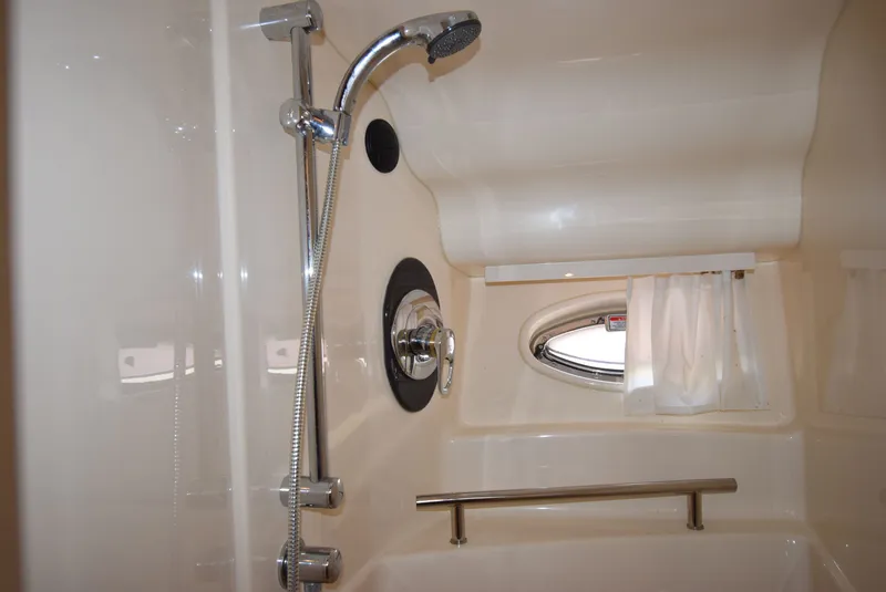 Slide: The Image of Sea Ray 390 Sundancer 2004 - 43