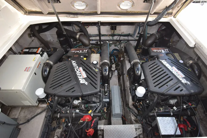 Slide: The Image of Sea Ray 390 Sundancer 2004 - 46