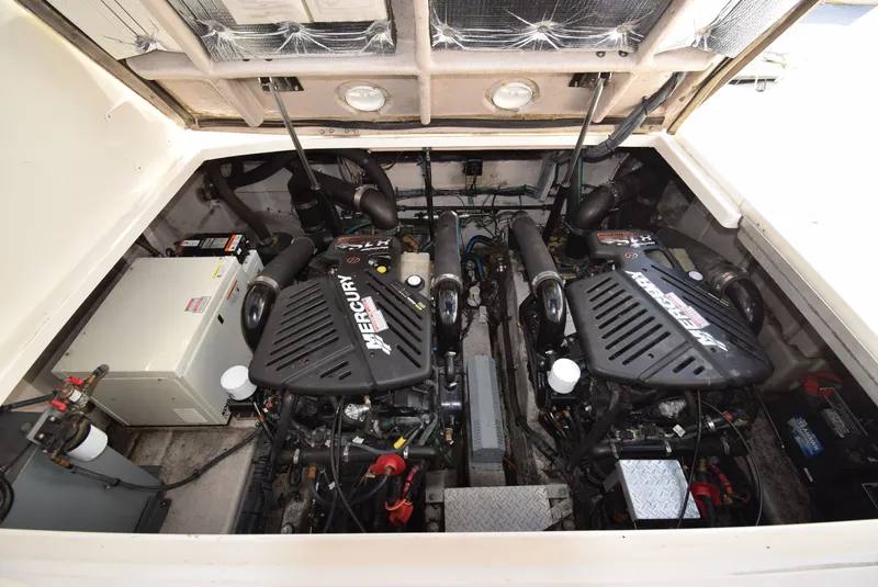 Slide: The Image of Sea Ray 390 Sundancer 2004 - 47