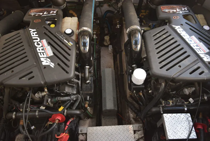 Slide: The Image of Sea Ray 390 Sundancer 2004 - 48