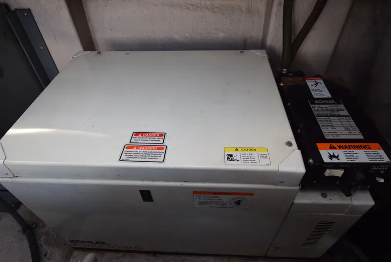 Slide: The Image of Sea Ray 390 Sundancer 2004 - 50