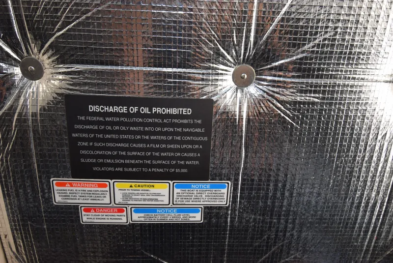 Slide: The Image of Sea Ray 390 Sundancer 2004 - 52