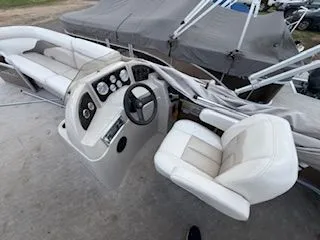 Slide: The Image of Sweetwater 2286C3 22FT MODEL 2011 - 10