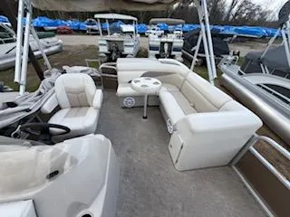 Slide: The Image of Sweetwater 2286C3 22FT MODEL 2011 - 11