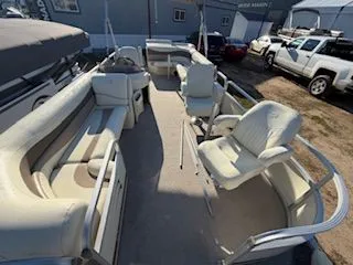 Slide: The Image of Sweetwater 2286C3 22FT MODEL 2011 - 5