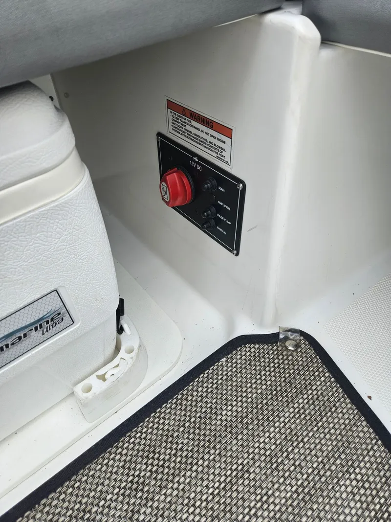 Slide: The Image of Interior of a 2018 Monterey M20 20 boat with control panel. - 10