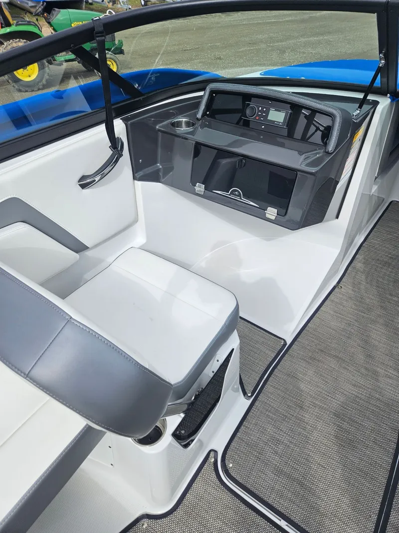 Slide: The Image of Interior of a 2018 Monterey M20 20 boat with helm console. - 6