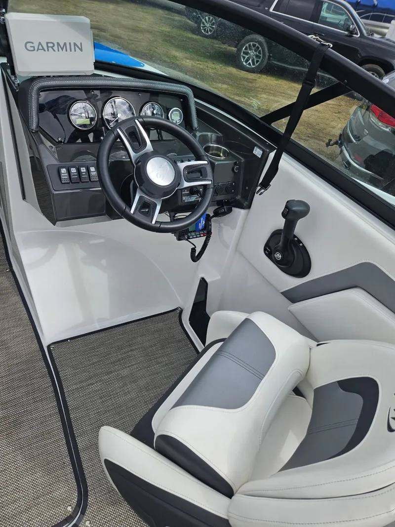 Slide: The Image of Monterey Open Bow 20 2018 - 4