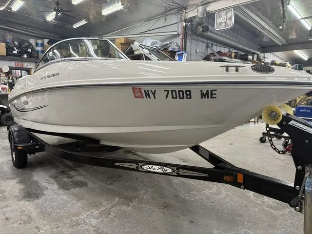 Slide: The Image of Sea Ray 175 Sport Bowrider 140hp w/Trailer 2008 - 14