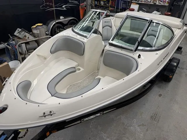 Slide: The Image of Sea Ray 175 Sport Bowrider 140hp w/Trailer 2008 - 16
