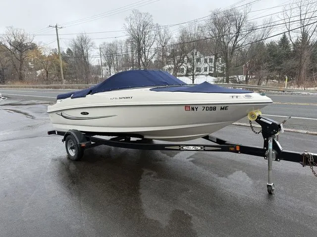 Slide: The Image of Sea Ray 175 Sport Bowrider 140hp w/Trailer 2008 - 17