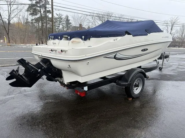 Slide: The Image of Sea Ray 175 Sport Bowrider 140hp w/Trailer 2008 - 22