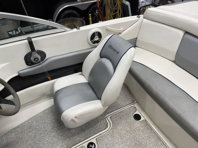 Slide: The Image of Sea Ray 175 Sport Bowrider 140hp w/Trailer 2008 - 4