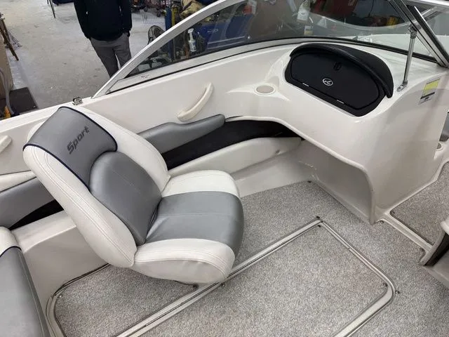 Slide: The Image of Sea Ray 175 Sport Bowrider 140hp w/Trailer 2008 - 6