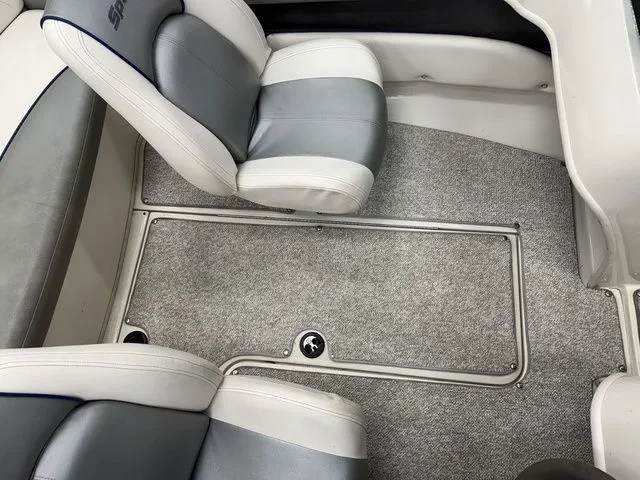 Slide: The Image of Sea Ray 175 Sport Bowrider 140hp w/Trailer 2008 - 8