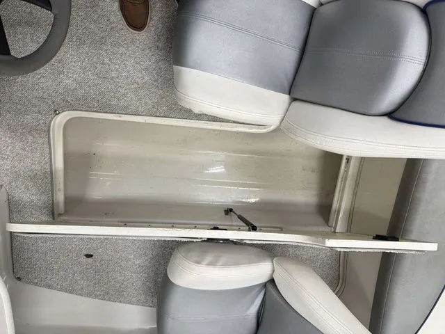 Slide: The Image of Sea Ray 175 Sport Bowrider 140hp w/Trailer 2008 - 9