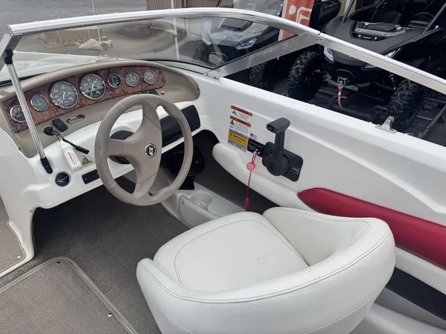 Slide: The Image of Larson SEI 180 BOWRIDER 135HP W/Trailer 2004 - 10