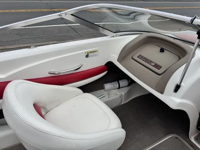 Slide: The Image of Larson SEI 180 BOWRIDER 135HP W/Trailer 2004 - 18