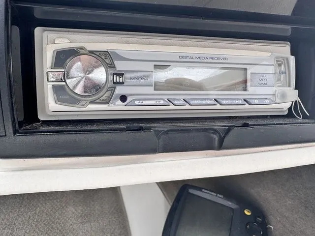 Slide: The Image of Larson SEI 180 BOWRIDER 135HP W/Trailer 2004 - 22