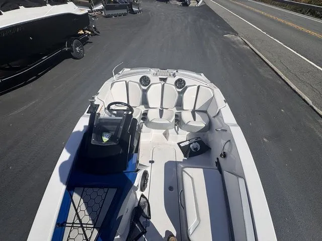 Slide: The Image of Scarab 165H.O. w/250hp, Trailer Only 48hrs 2018 - 23