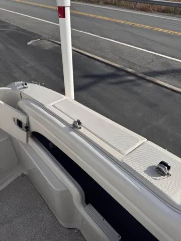 Slide: The Image of Sea Ray 225 Weekender 2004 - 17