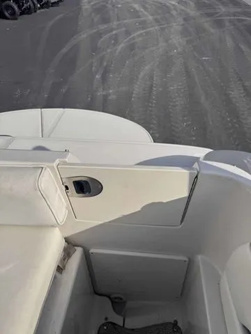 Slide: The Image of Sea Ray 225 Weekender 2004 - 19