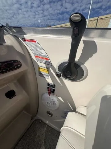 Slide: The Image of Sea Ray 225 Weekender 2004 - 27