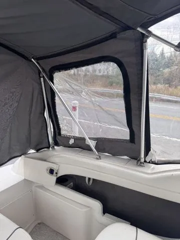 Slide: The Image of Sea Ray 225 Weekender 2004 - 30