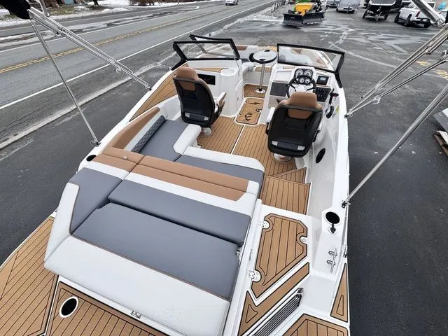 The Image of Starcraft SVX 210 IO 200hp and Trailer 2026 - 1