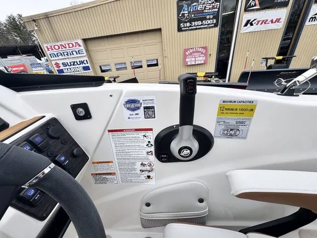 Slide: The Image of Starcraft SVX 210 IO 200hp and Trailer 2026 - 16