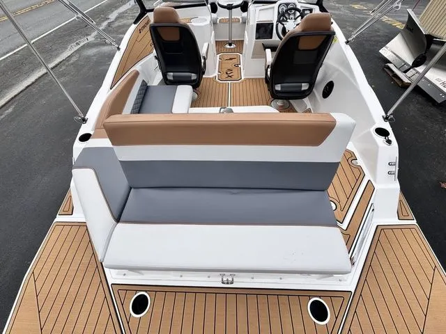 Slide: The Image of Starcraft SVX 210 IO 200hp and Trailer 2026 - 28