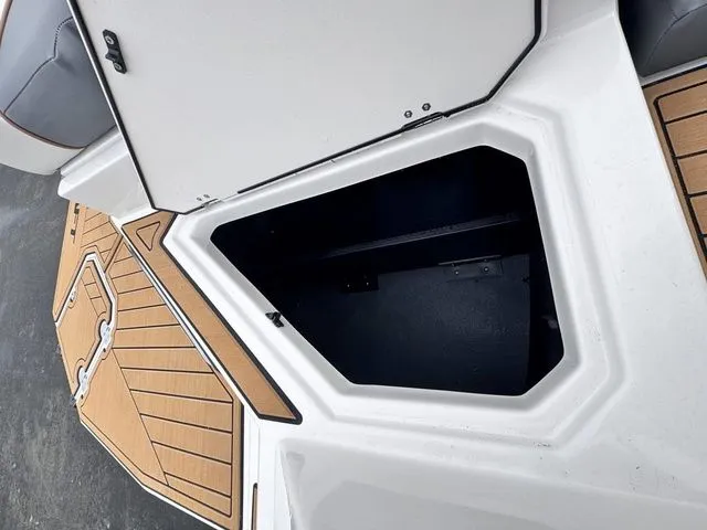 Slide: The Image of Starcraft SVX 210 IO 200hp and Trailer 2026 - 29