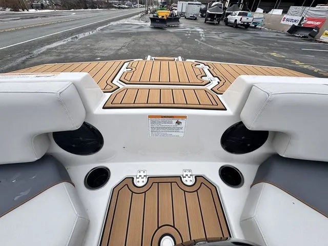 Slide: The Image of Starcraft SVX 210 IO 200hp and Trailer 2026 - 33