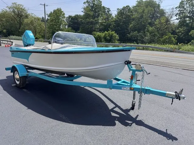 Slide: The Image of Starcraft 57 Ski Champ Includes 25hp and Trailer 2025 - 20