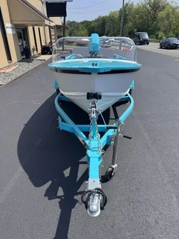 Slide: The Image of Starcraft 57 Ski Champ Includes 25hp and Trailer 2025 - 4