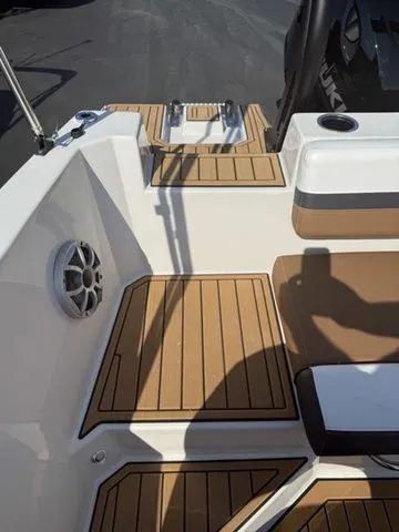 Slide: The Image of Starcraft SVX OB 191 w/140hp and Trailer 2026 - 31
