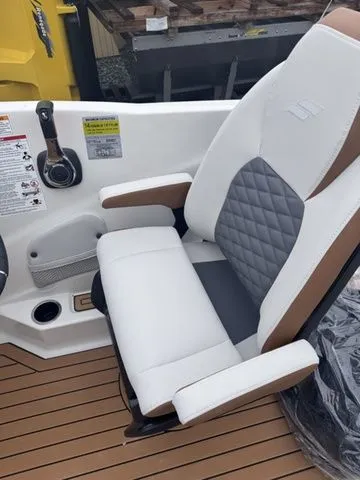 Slide: The Image of Starcraft SVX 210 DC OB w/200hp and Trailer 2026 - 29