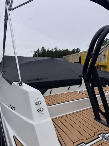 Slide: The Image of Starcraft SVX 210 DC OB w/200hp and Trailer 2026 - 38