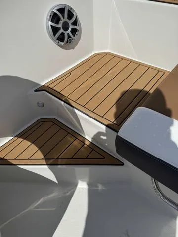 Slide: The Image of Starcraft SVX OB 190 DC OB w/140hp and Trailer 2026 - 21